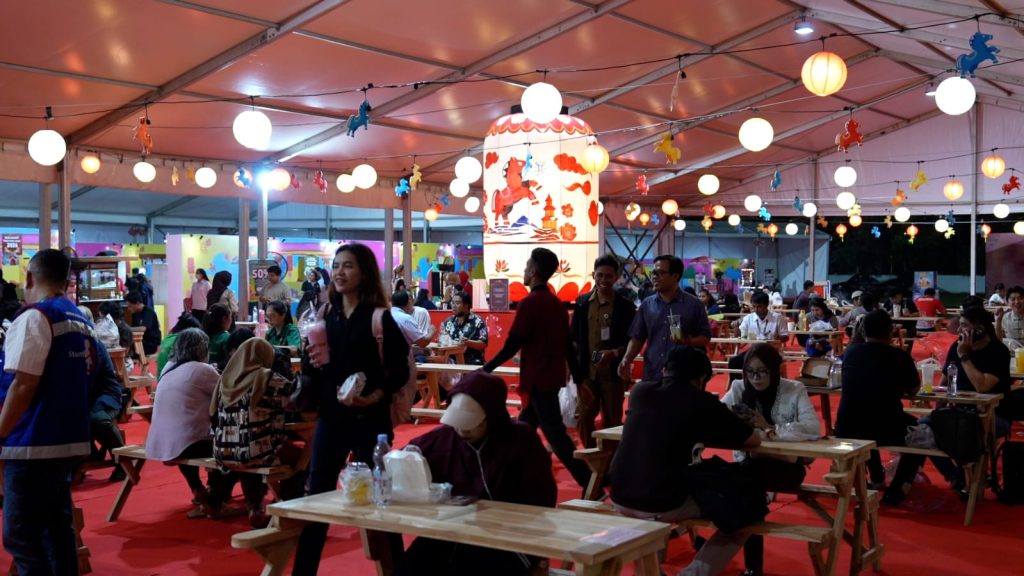 Gemerlap Lampion Terangi Lapangan Banteng, Imlek Festival 2577 Jadi Ruang Pertemuan Budaya