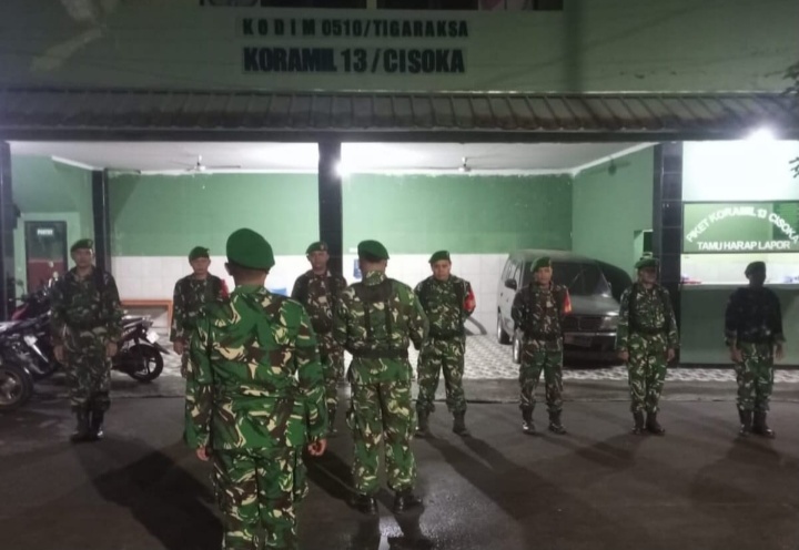 Personil Koramil 13/Cisoka Patroli Malam Intensifkan Keamanan Wilayah