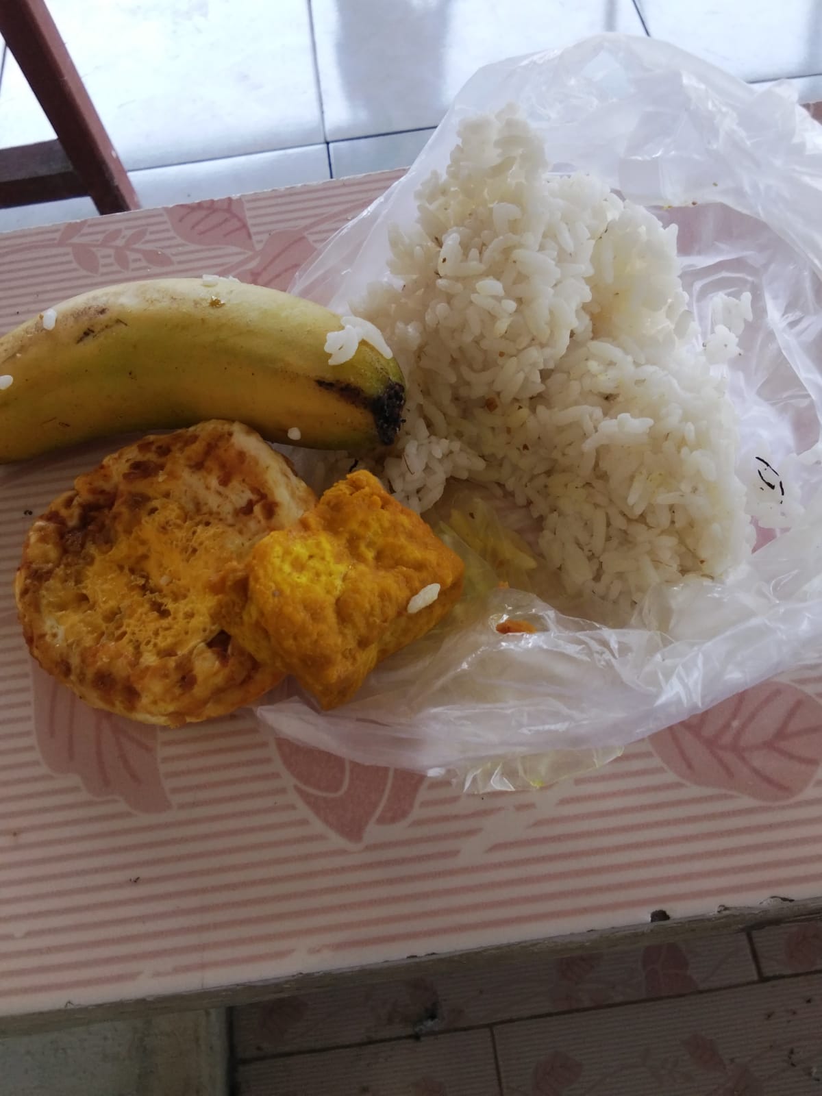 Dibungkus Kresek, Program MBG Dapur SPPG Surianeun di Ciawi Patia Picu Kekecewaan Penerima Manfaat