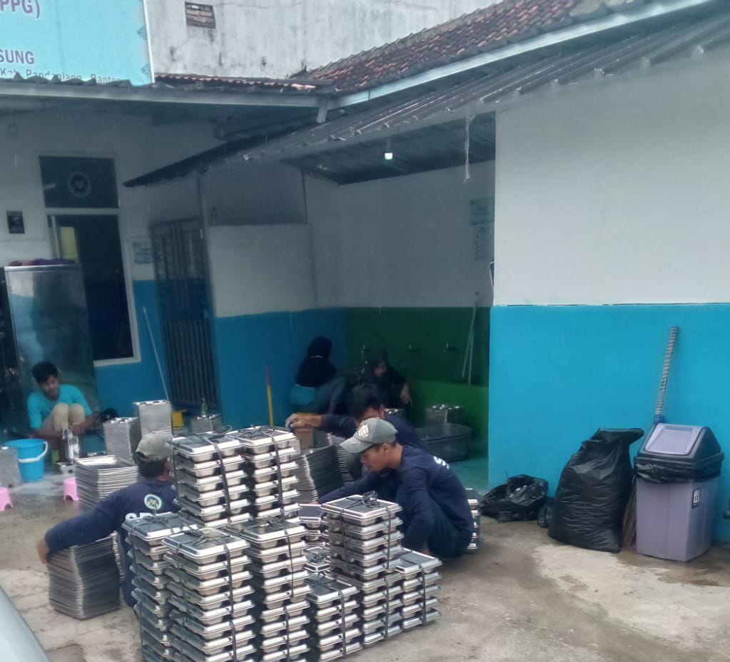 DUGAAN PELANGGARAN SANITASI: DAPUR MBG YAYASAN BIMASAKTI CILISUNG ABAIKAN KEBERSIHAN & IPAL