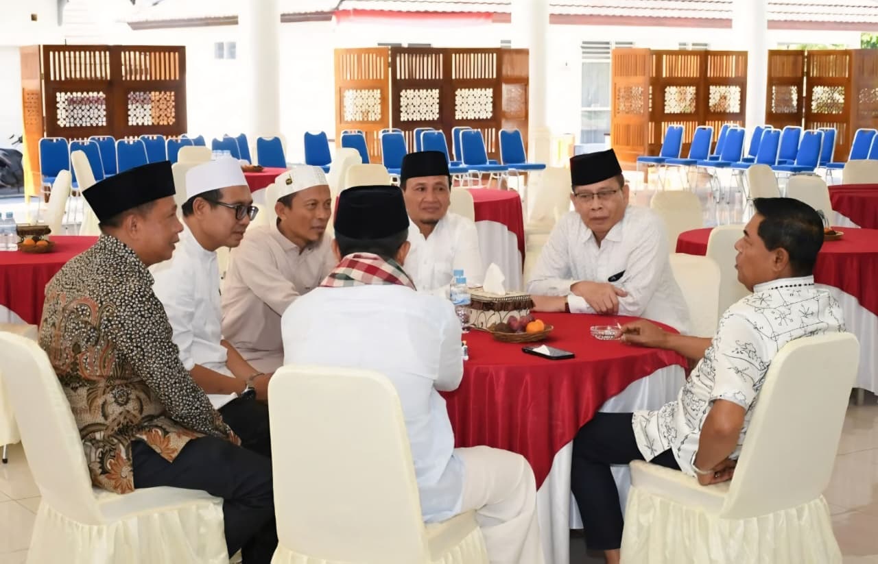 Sebar Kebersamaan Iduladha, Pimpinan Pemkab Lombok Timur Salat di Tiga Lokasi