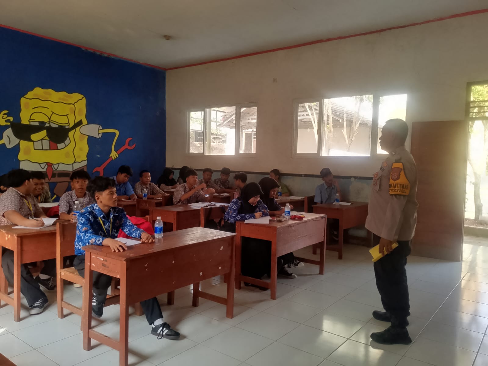 Polisi Berikan Edukasi Anti-Bullying Saat MPLS di SMK Pilar Nusantara Pasar Kemis