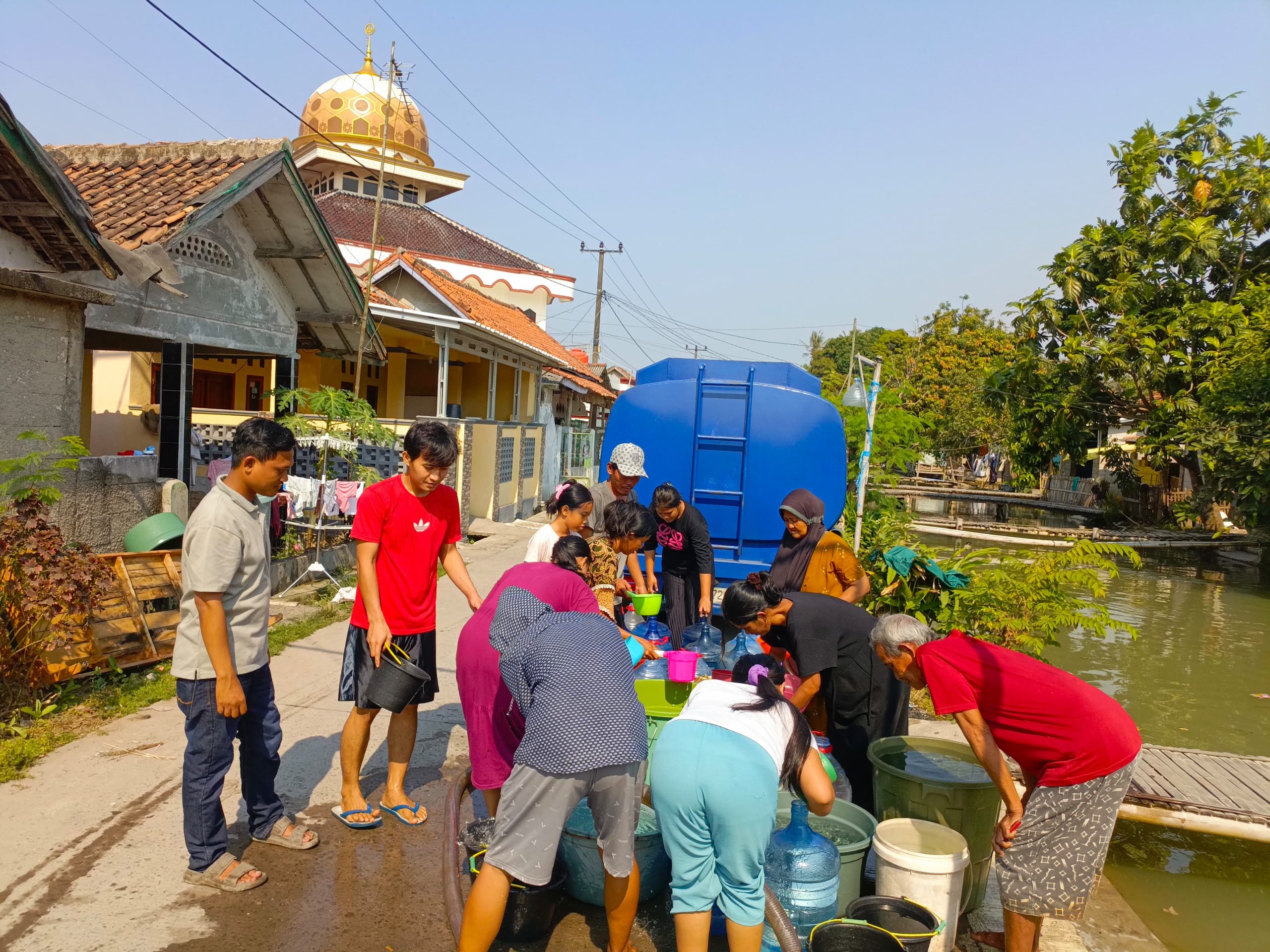 AMDBB Salurkan Bantuan Air Bersih dan Sembako kepada Masyarakat di Daerah Provinsi Banten