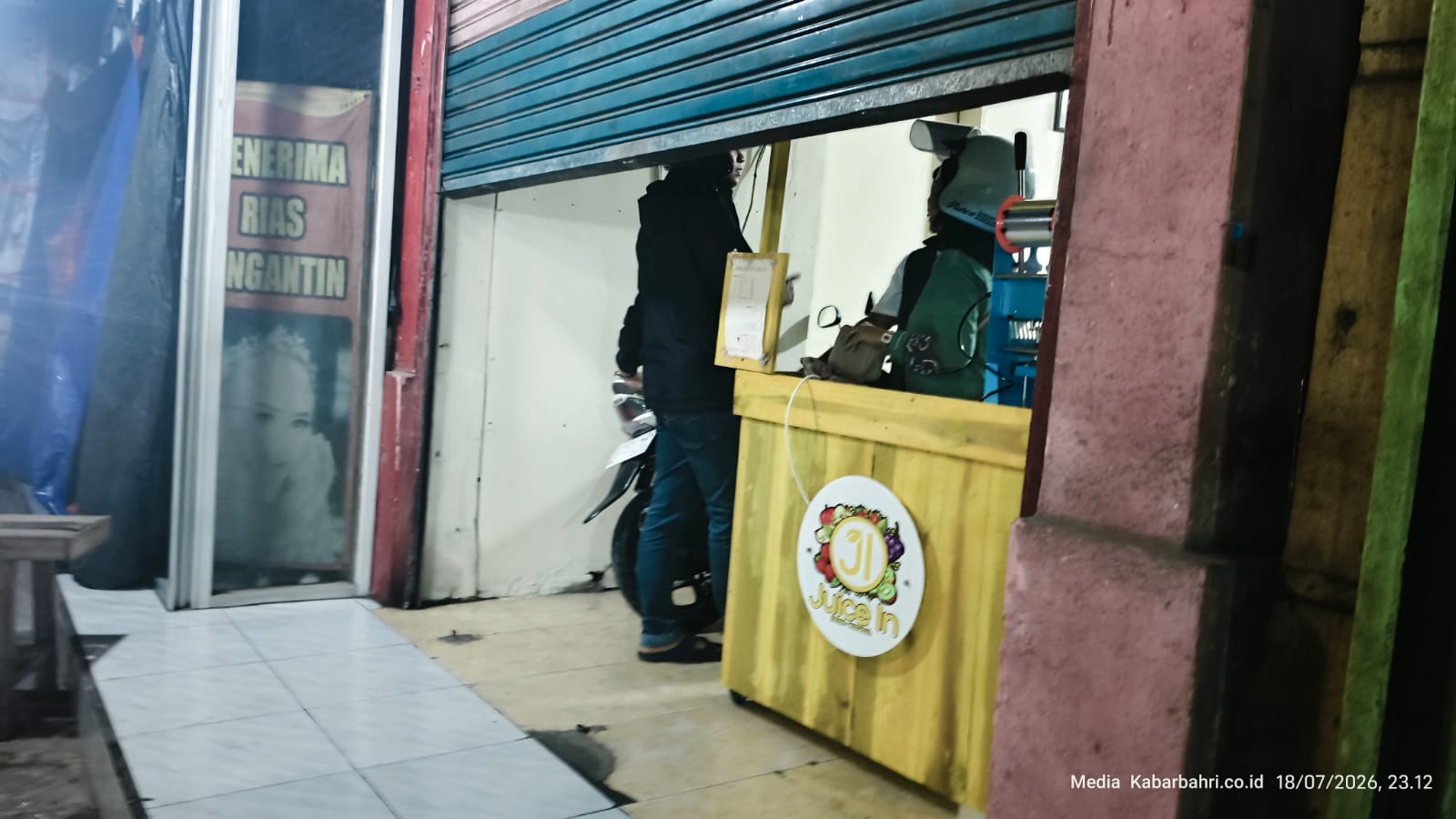 Dugaan Kedekatan Dua Guru di Toko Es Jadi Sorotan Warga, Publik Desak Klarifikasi Demi Menjaga Marwah Dunia Pendidikan