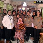 Dalam Rangka HUT Polwan ke-78, Polwan Polda Jabar Anjangsana kepada Personel yang Sakit