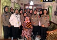 Dalam Rangka HUT Polwan ke-78, Polwan Polda Jabar Anjangsana kepada Personel yang Sakit