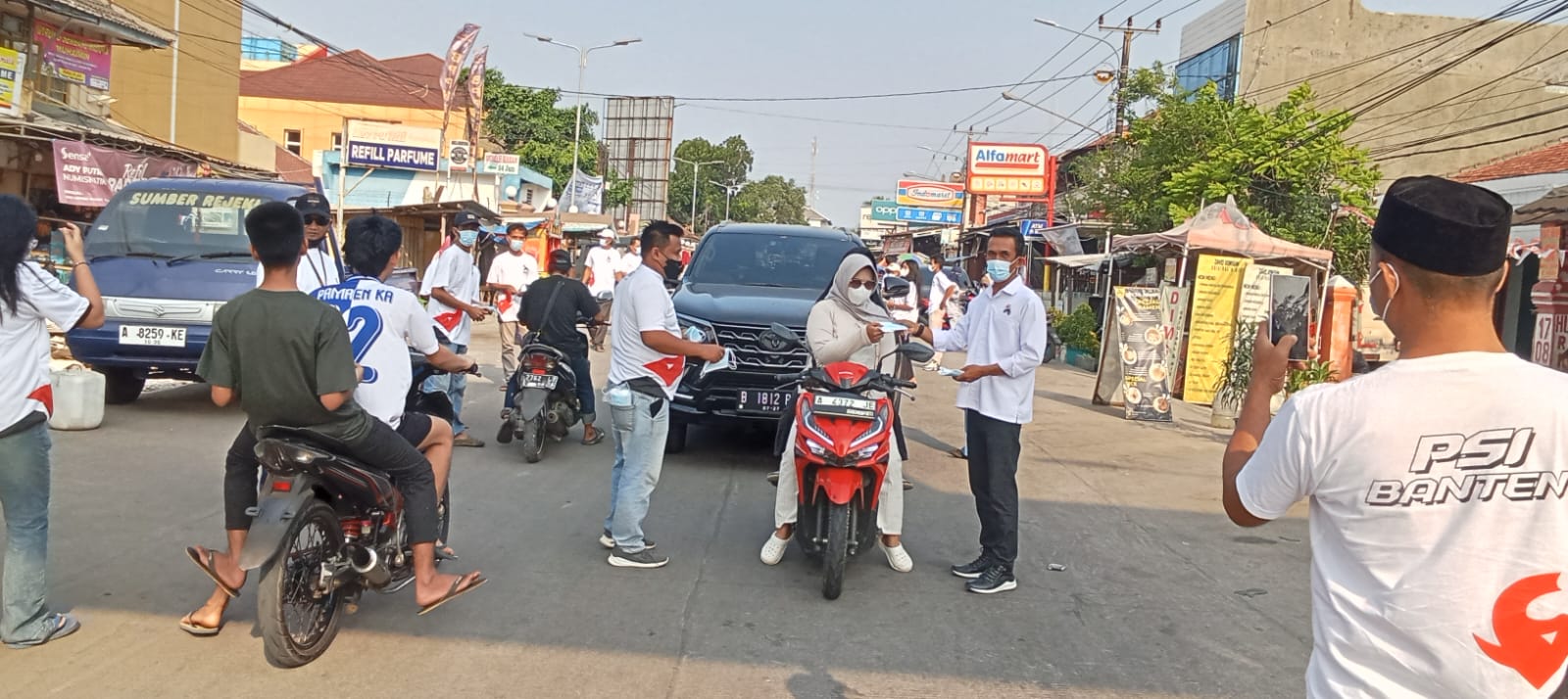 PSI Pandeglang Bagikan Ribuan Masker Gratis kepada Masyarakat dan Pengguna Jalan