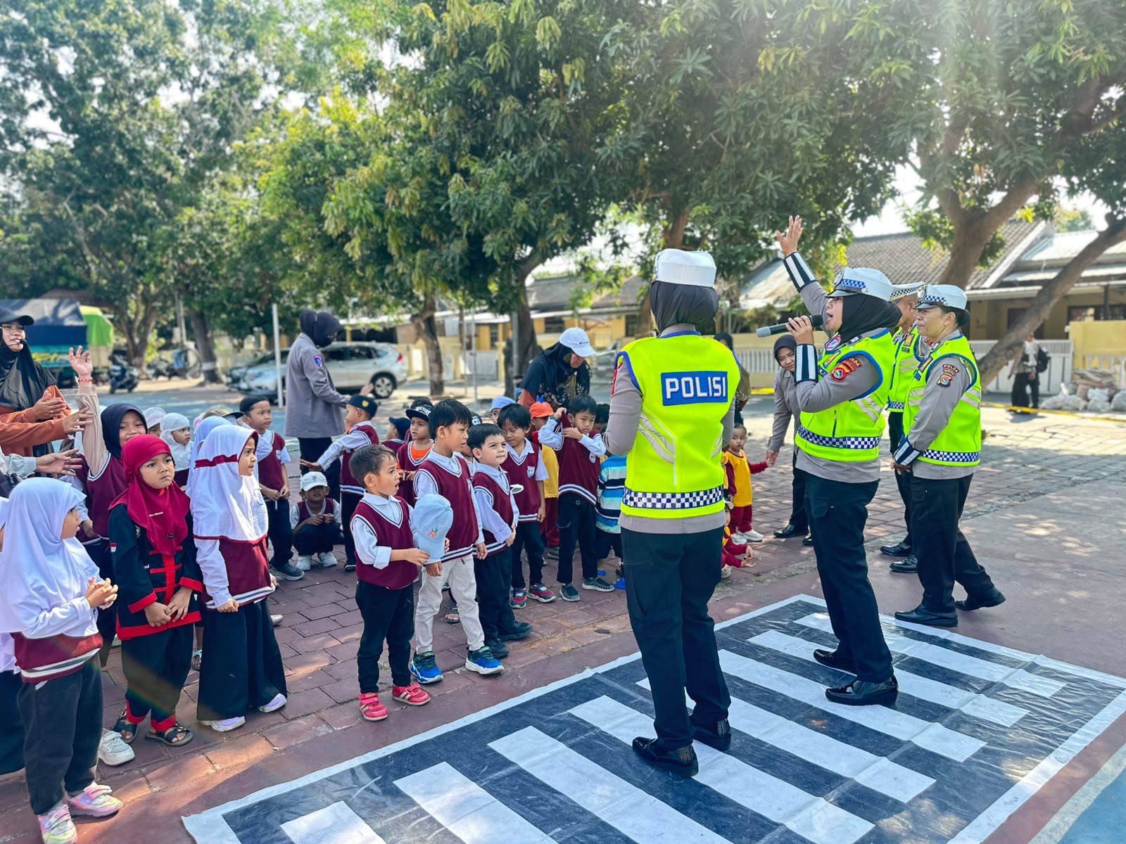 Polisi Kenalkan Dunia Lalu Lintas kepada Anak TK, Rambu hingga Lampu Jalan Jadi Materi Pembelajaran